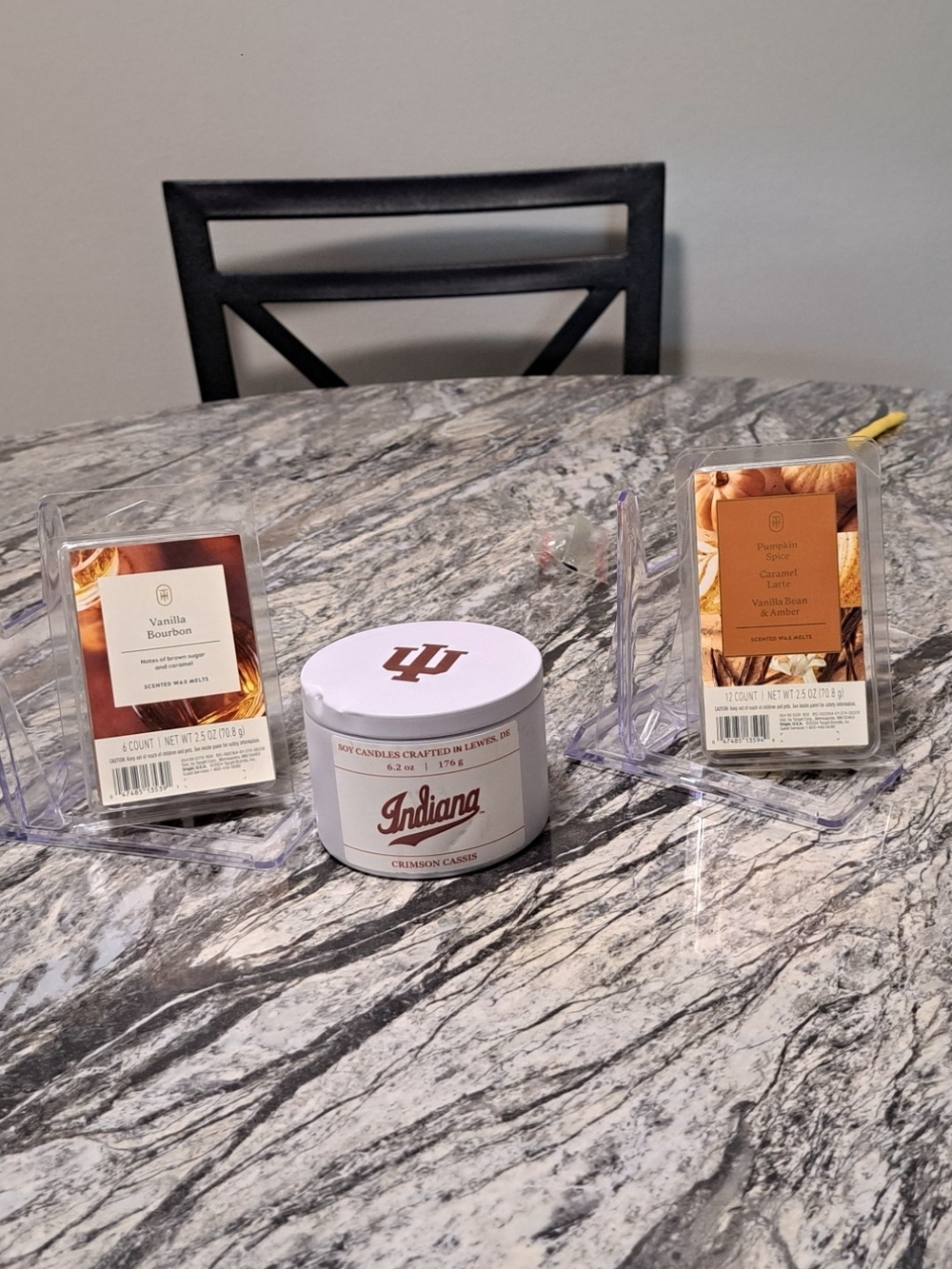 INDIANA CRIMSON CASSIS CANDLE TIN WITH 2 PKS WAXMELTS